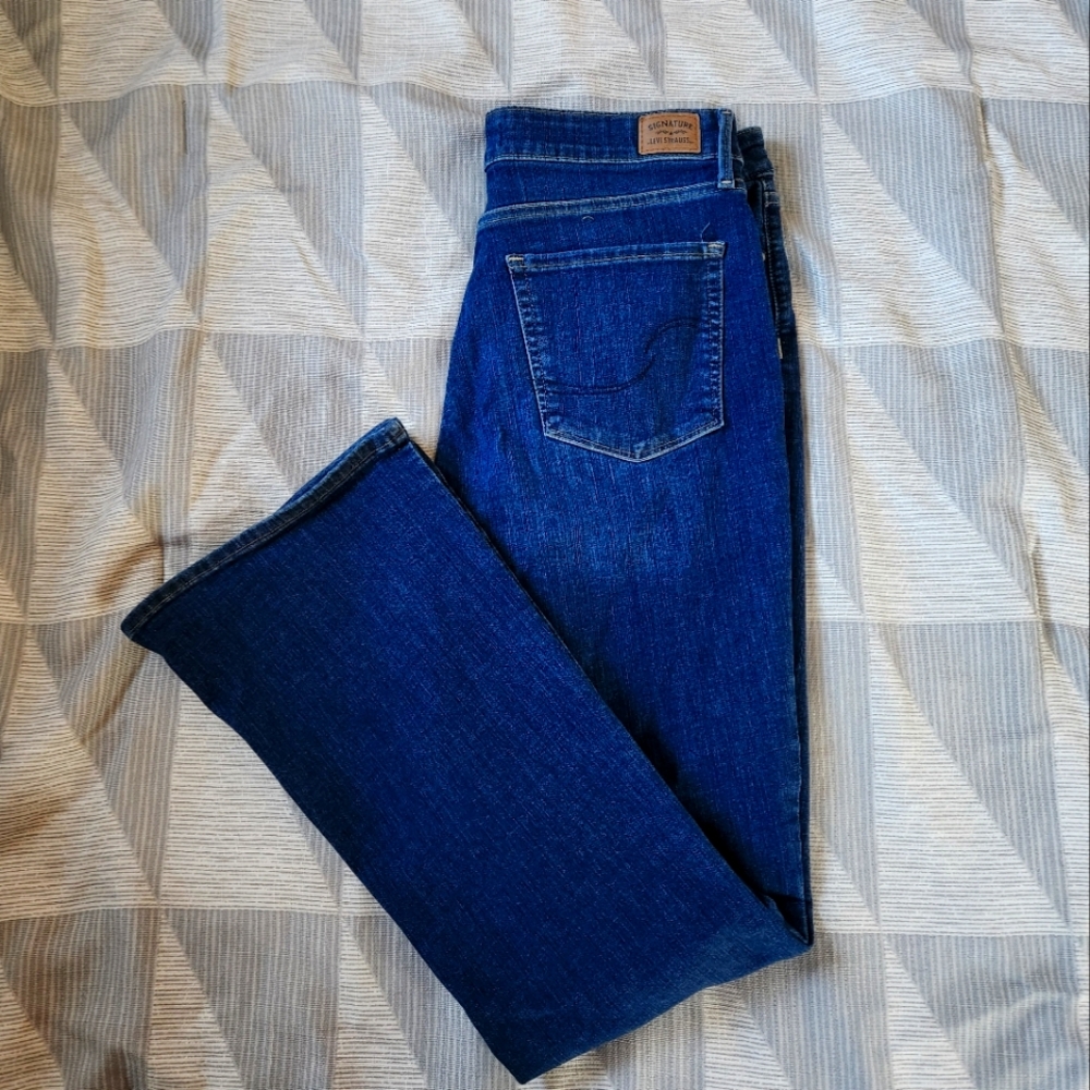 Signature Levi's Mid Rise BootCut Jeans
